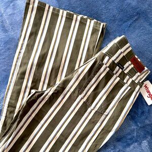 COPY - Women’s Wrangler high rise flare. NWT